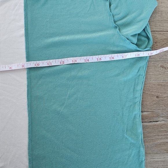 half white half teal target long sleeve - Picture 5 of 5